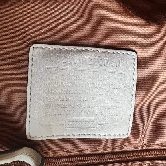 Coach Carly Bag In Optic Signature - Picture 10 of 10